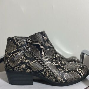 faux Snakeskin printed low heel zip up ankle boots 8